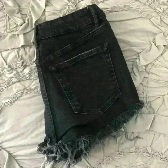 Zara High Rise Shorts in Black - Picture 4 of 4